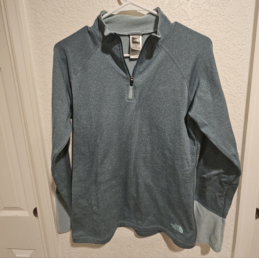 The North Face VaporWick Heathered Blue Pullover Size Med.